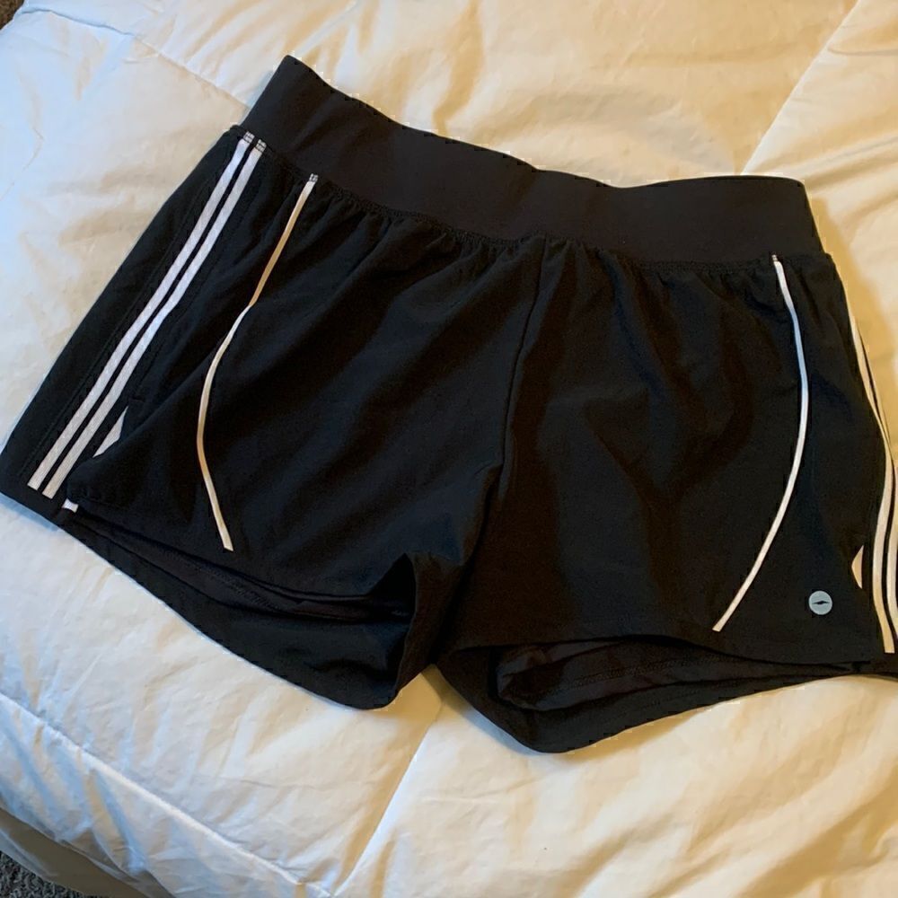 AVIA, ladies running shorts, liner, no pockets, size small 3-5